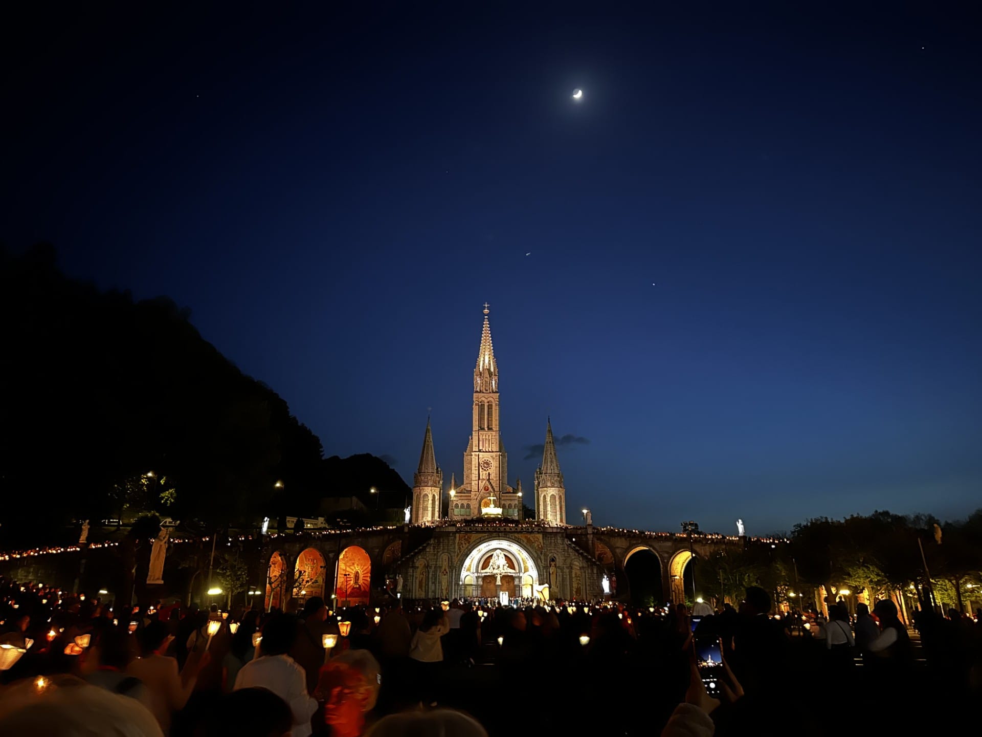 Lourdes, csoda, barlang, forrás, Szűzanya